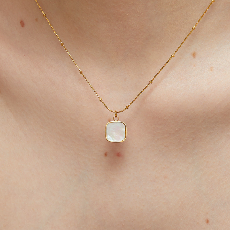 Pixi Shell Pendant Choker Necklace