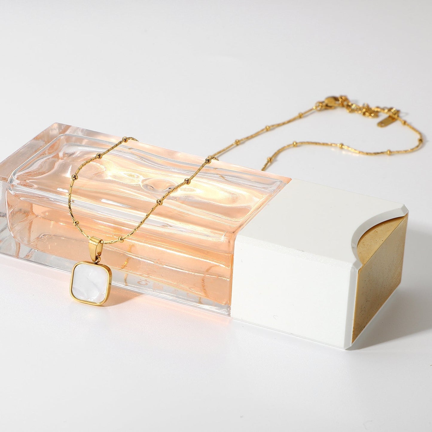 Pixi Shell Pendant Choker Necklace