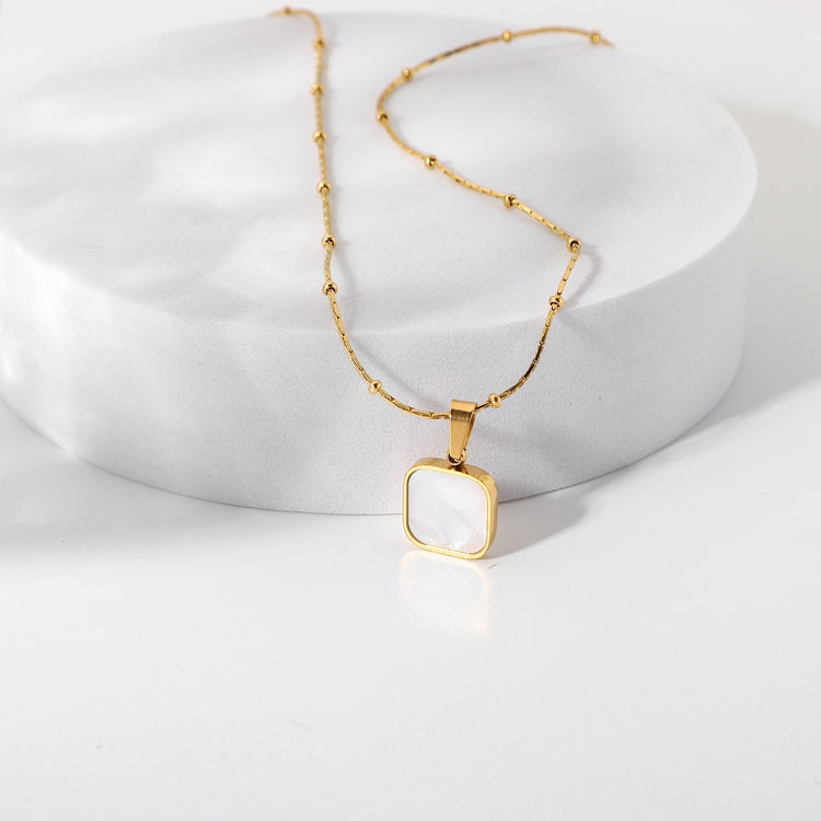 Pixi Shell Pendant Choker Necklace