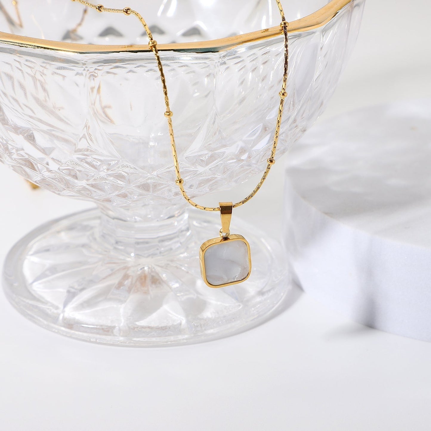 Pixi Shell Pendant Choker Necklace